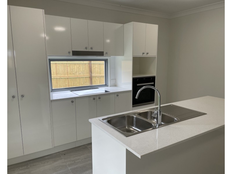 7 Bimbadean Circuit, Southside QLD 4570