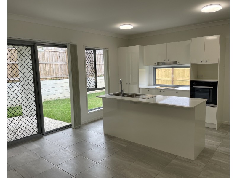 7 Bimbadean Circuit, Southside QLD 4570