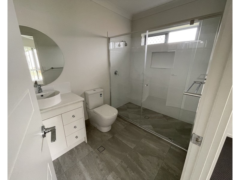 7 Bimbadean Circuit, Southside QLD 4570