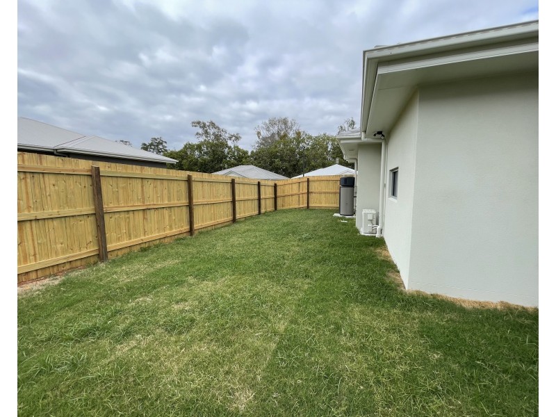 7 Bimbadean Circuit, Southside QLD 4570