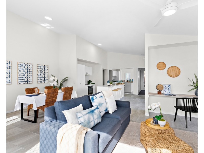 6 Bimbadean Circuit, Southside QLD 4570