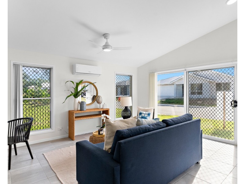 6 Bimbadean Circuit, Southside QLD 4570