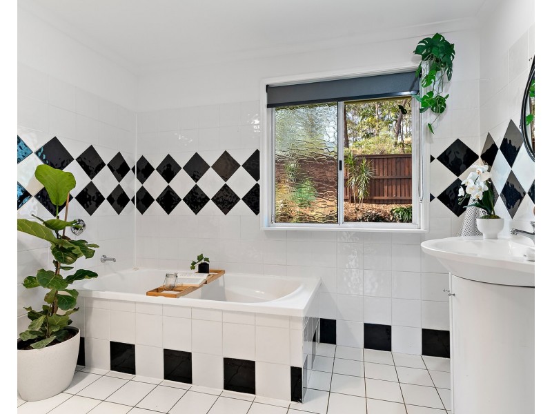 270 Hunchy Road, Hunchy QLD 4555