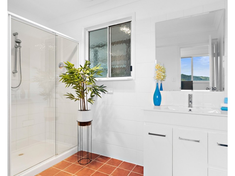 270 Hunchy Road, Hunchy QLD 4555