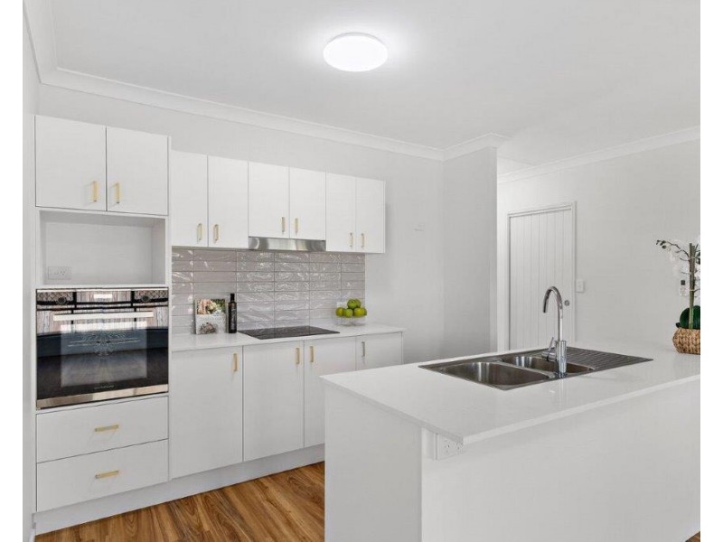 10 Bimbadean Circuit, Southside QLD 4570