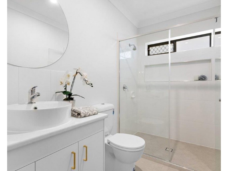 10 Bimbadean Circuit, Southside QLD 4570