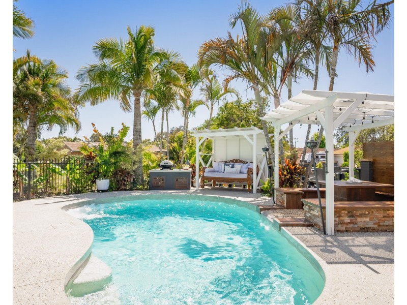 17 Lakeshore Place, Little Mountain QLD 4551