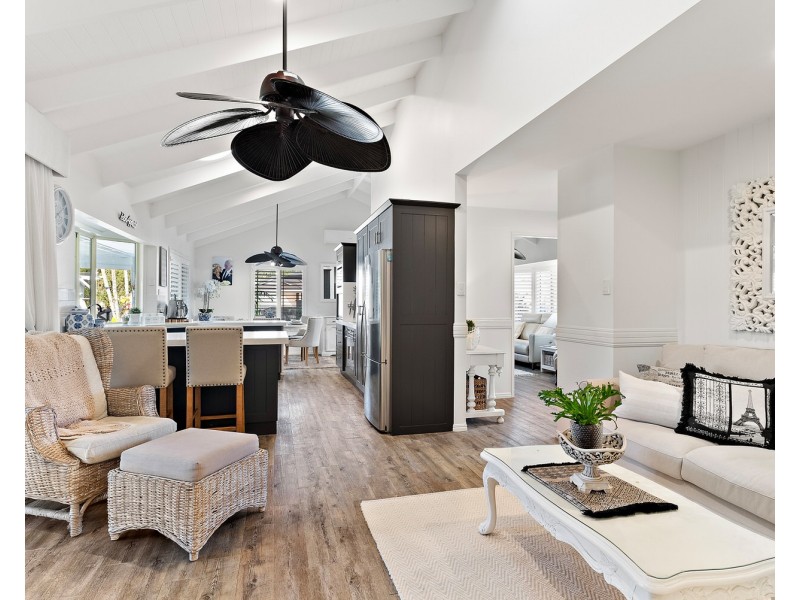 17 Lakeshore Place, Little Mountain QLD 4551