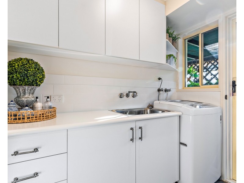 17 Lakeshore Place, Little Mountain QLD 4551