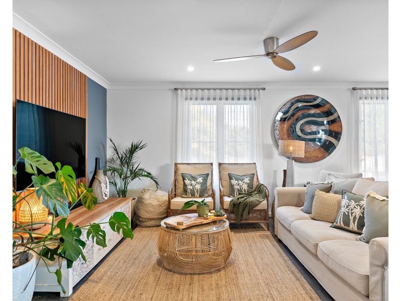 17 Lakeshore Place, Little Mountain QLD 4551