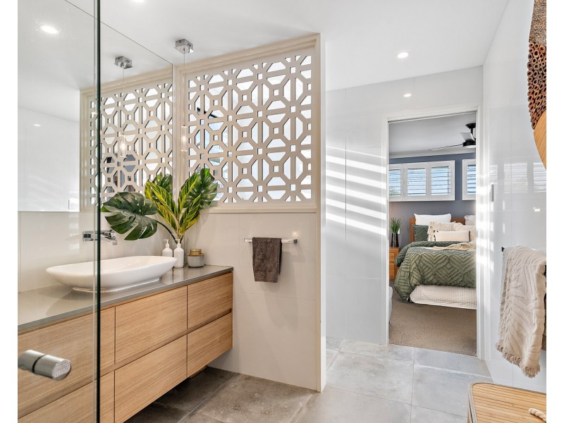 17 Lakeshore Place, Little Mountain QLD 4551