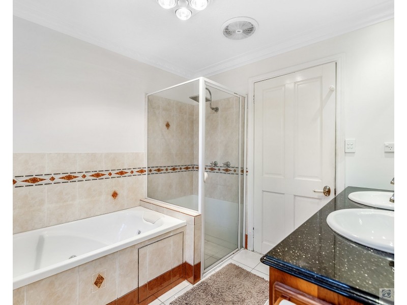 6 Nakula Street, Gaven QLD 4211