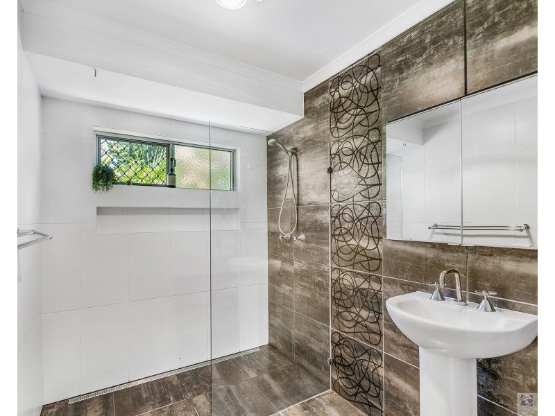 25 Quigan Terrace, Highland Park QLD 4211