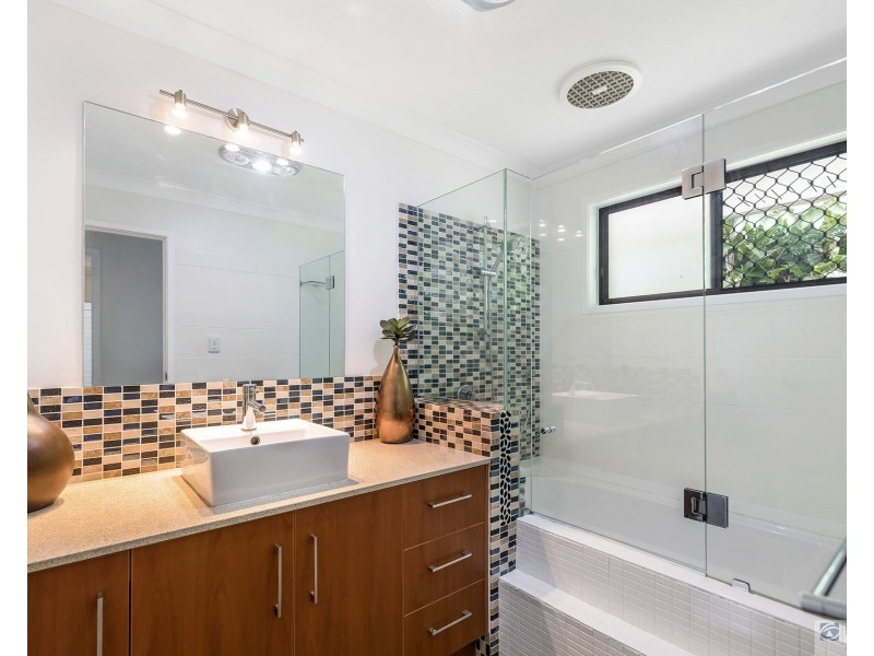 16 Kambalda Court, Worongary QLD 4213