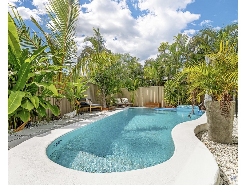 4 Chianti Avenue, Mermaid Waters QLD 4218