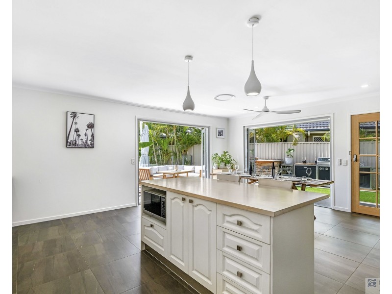 4 Chianti Avenue, Mermaid Waters QLD 4218