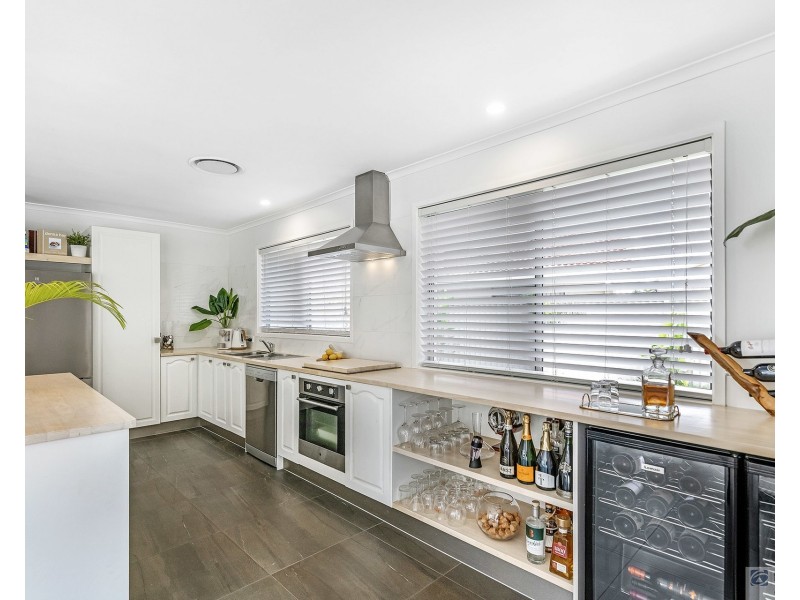 4 Chianti Avenue, Mermaid Waters QLD 4218