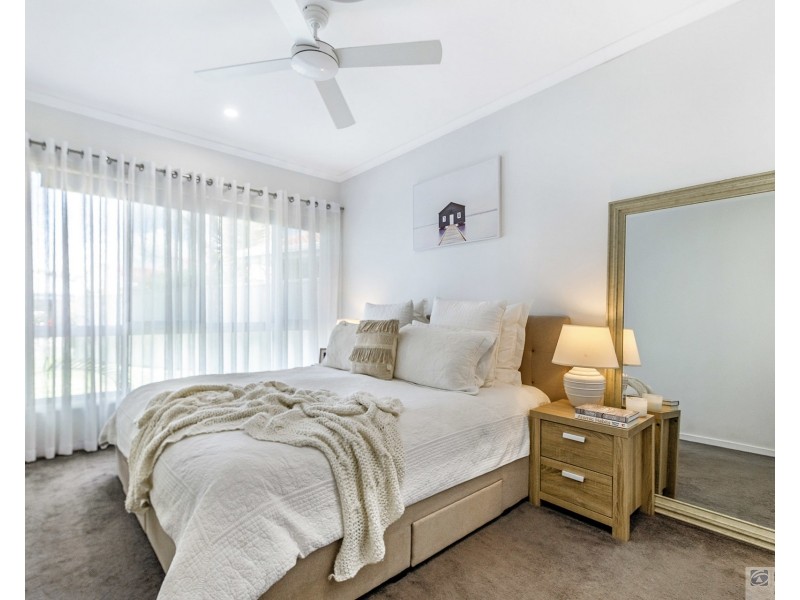 4 Chianti Avenue, Mermaid Waters QLD 4218