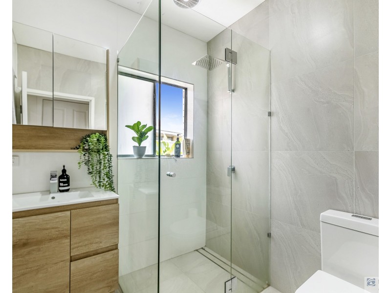 4 Chianti Avenue, Mermaid Waters QLD 4218