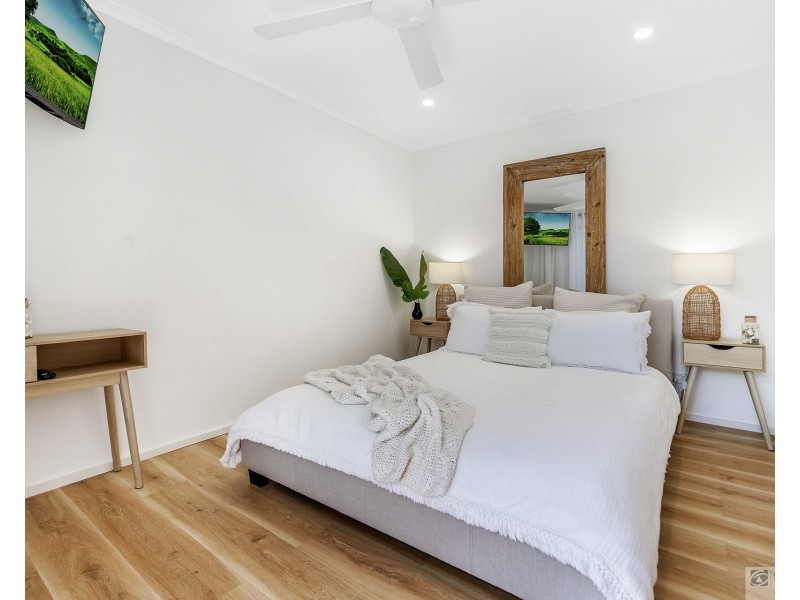 4 Chianti Avenue, Mermaid Waters QLD 4218