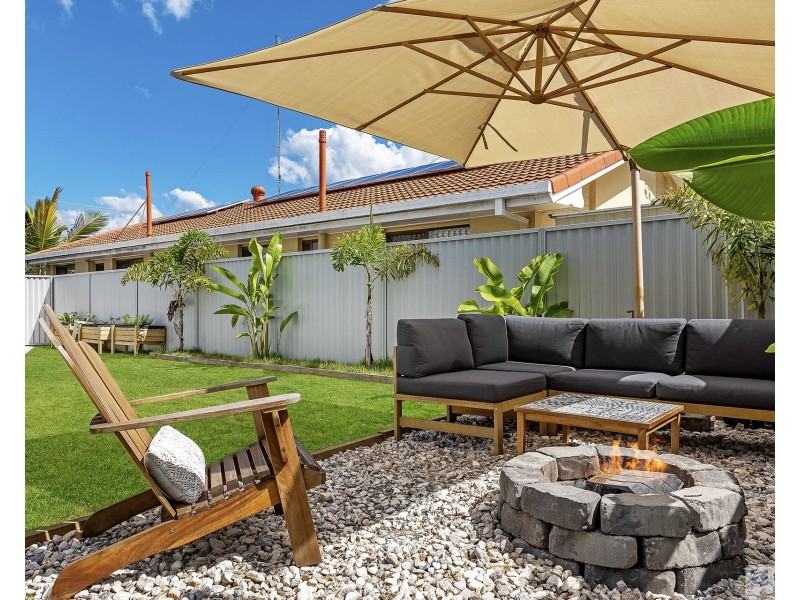 4 Chianti Avenue, Mermaid Waters QLD 4218