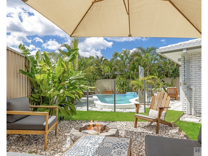 4 Chianti Avenue, Mermaid Waters QLD 4218
