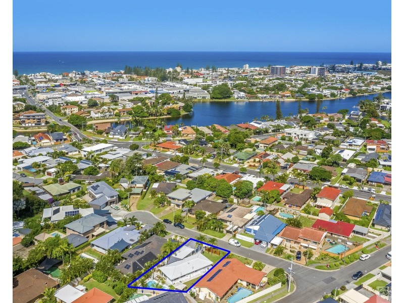 4 Chianti Avenue, Mermaid Waters QLD 4218