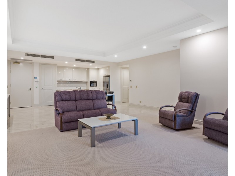 17/42-44 Brighton Parade, Southport QLD 4215