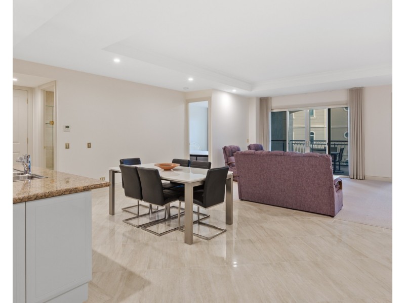17/42-44 Brighton Parade, Southport QLD 4215