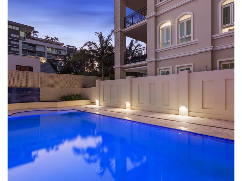 17/42-44 Brighton Parade, Southport QLD 4215