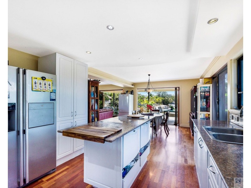 31 Pacific Boulevard, Broadbeach Waters QLD 4218