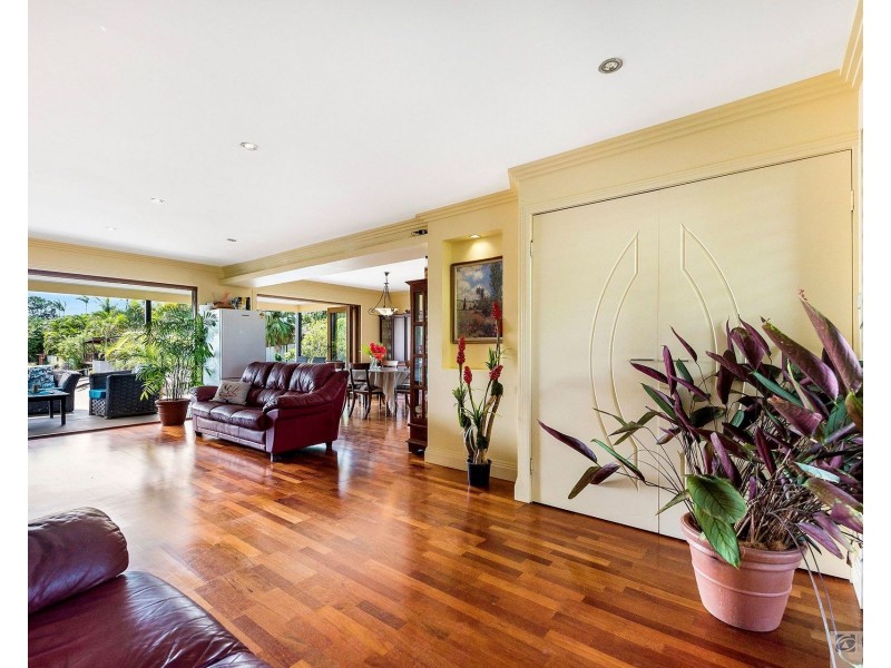 31 Pacific Boulevard, Broadbeach Waters QLD 4218