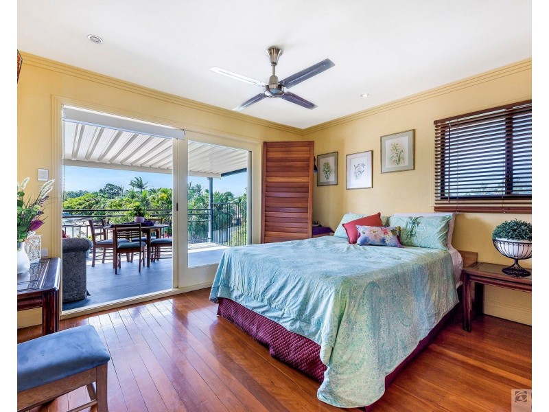 31 Pacific Boulevard, Broadbeach Waters QLD 4218