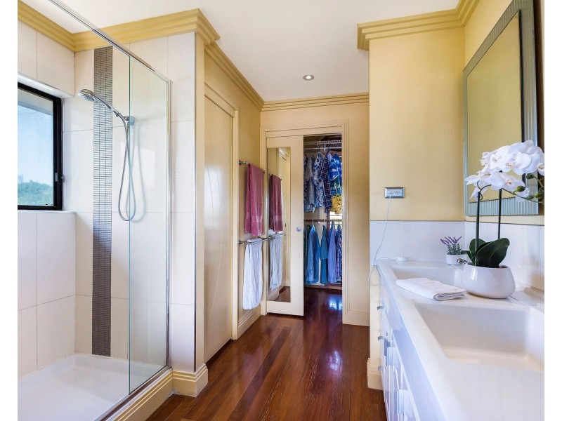 31 Pacific Boulevard, Broadbeach Waters QLD 4218