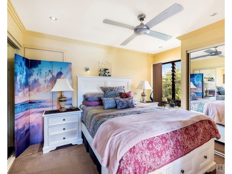 31 Pacific Boulevard, Broadbeach Waters QLD 4218