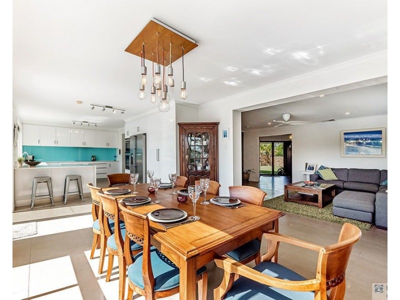 92 Waitomo Street, Broadbeach Waters QLD 4218