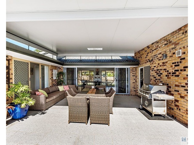 92 Waitomo Street, Broadbeach Waters QLD 4218