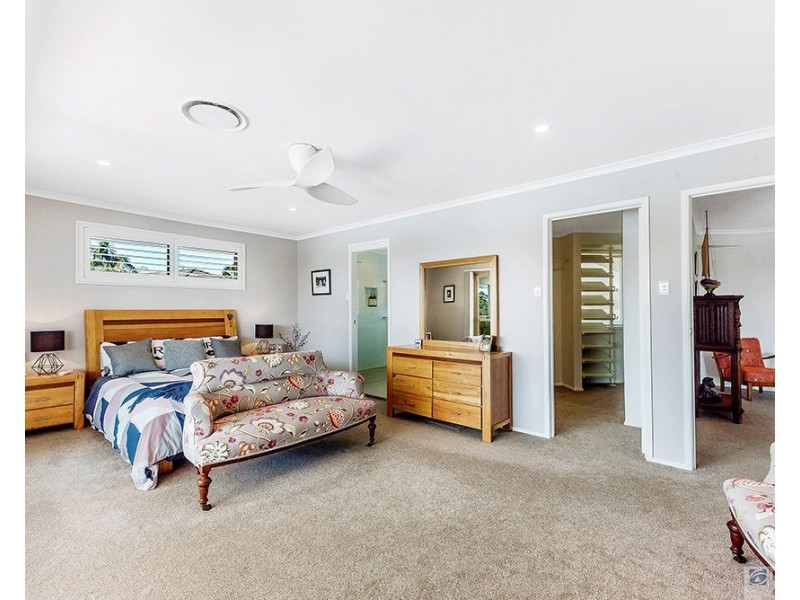 92 Waitomo Street, Broadbeach Waters QLD 4218
