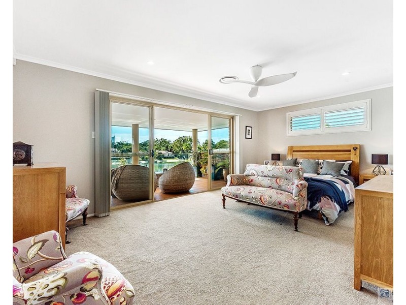 92 Waitomo Street, Broadbeach Waters QLD 4218