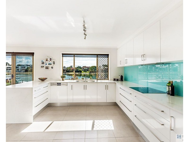 92 Waitomo Street, Broadbeach Waters QLD 4218