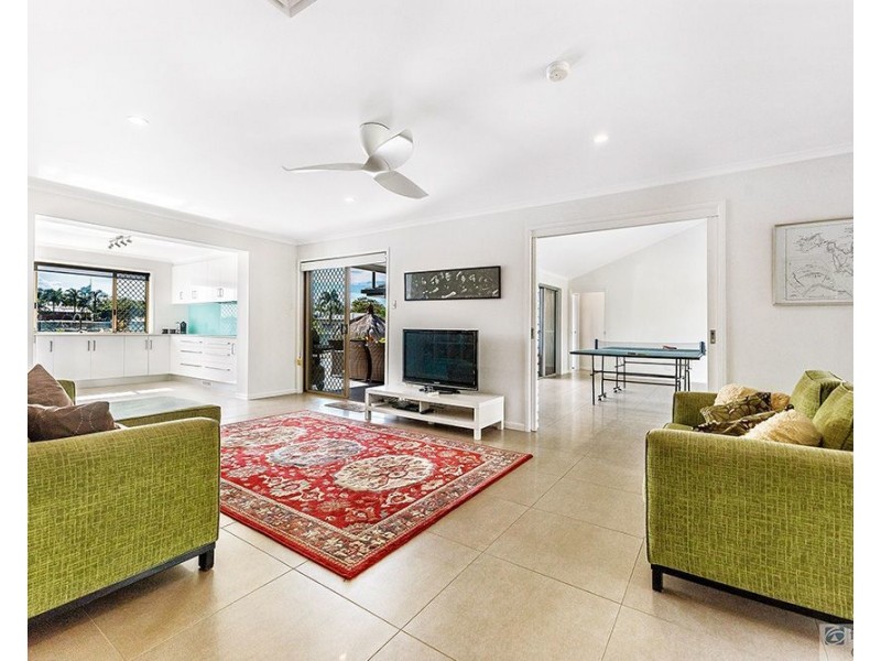 92 Waitomo Street, Broadbeach Waters QLD 4218