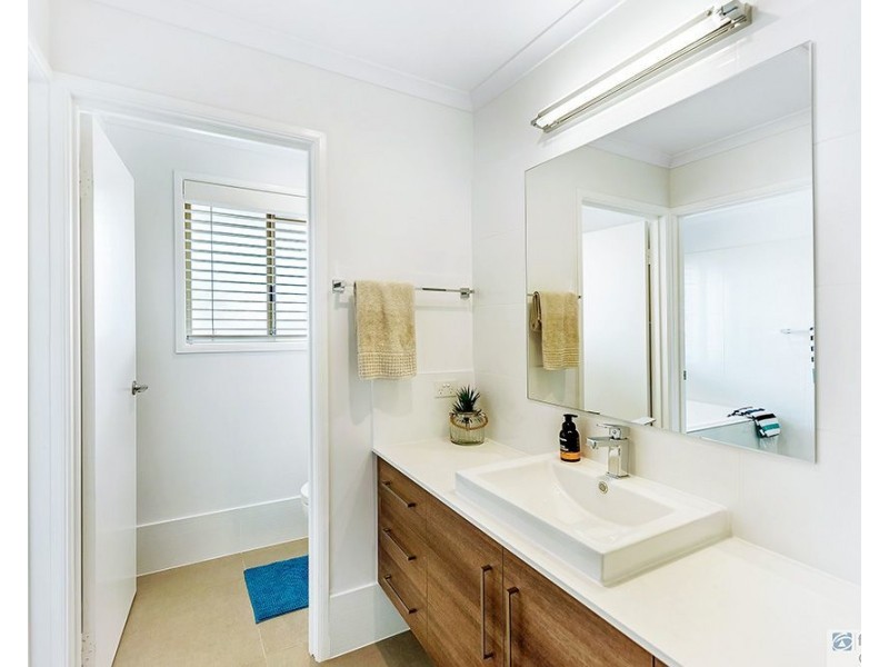 92 Waitomo Street, Broadbeach Waters QLD 4218