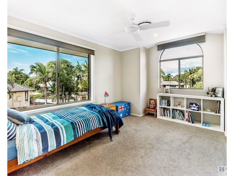 92 Waitomo Street, Broadbeach Waters QLD 4218