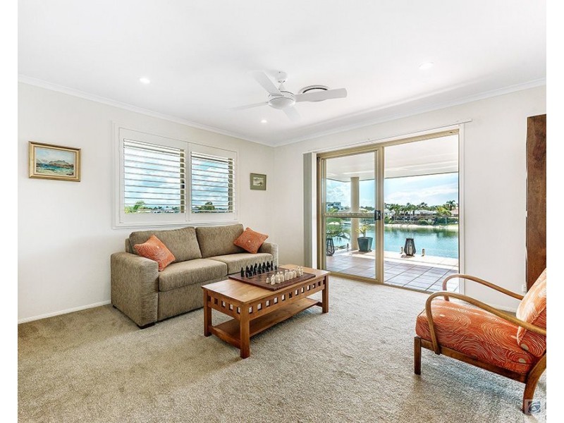 92 Waitomo Street, Broadbeach Waters QLD 4218