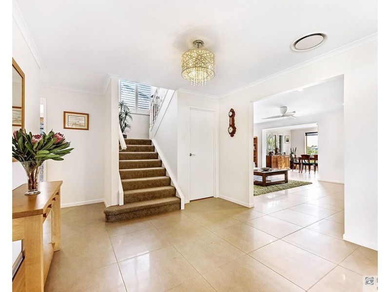 92 Waitomo Street, Broadbeach Waters QLD 4218