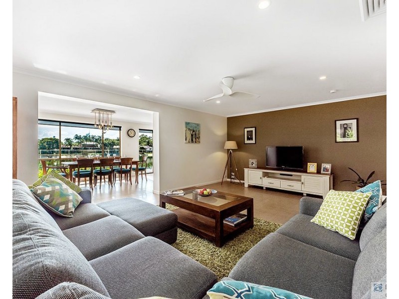 92 Waitomo Street, Broadbeach Waters QLD 4218
