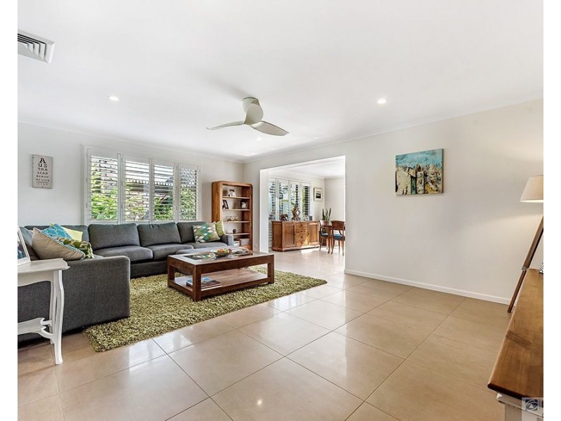 92 Waitomo Street, Broadbeach Waters QLD 4218