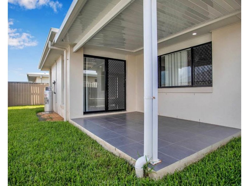 9 Henley Close, Blacks Beach QLD 4740