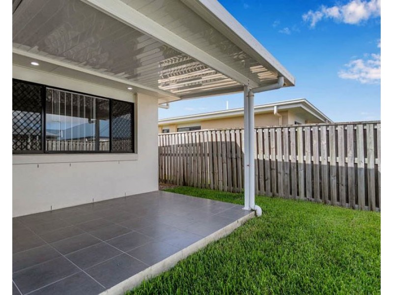 9 Henley Close, Blacks Beach QLD 4740