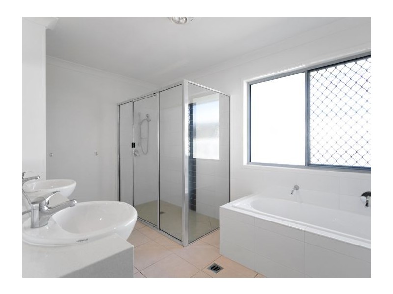 1 Goldwyn Close, Bakers Creek QLD 4740